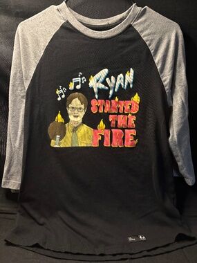 The Office Ryan Started The Fire Shirt Men’s M Dwight Schrute Raglan Baseball T